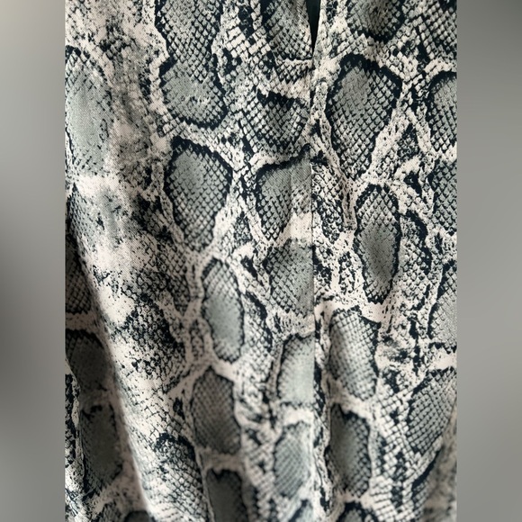 LIKE NEW EE:SOME Peplum Blouse - Picture 5 of 5